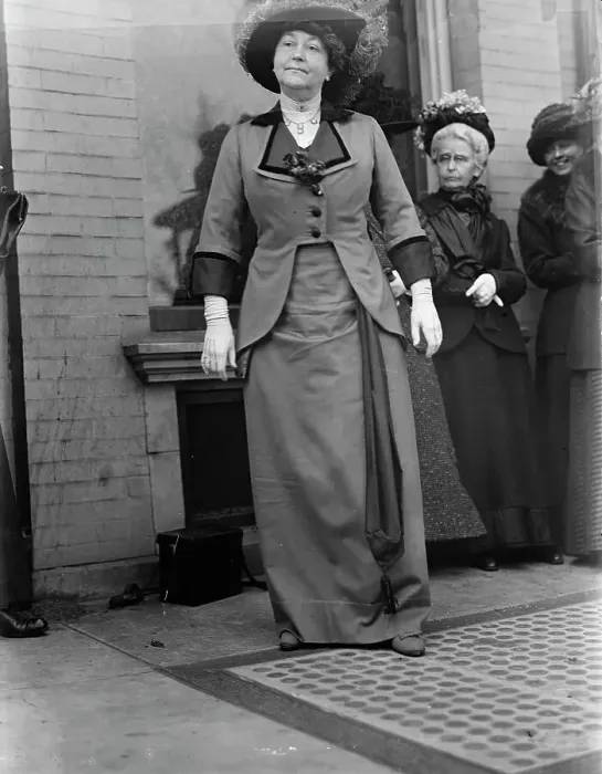 Framed Print : Mrs. Woodrow Wilson at 1st Breakfast, 1913. Creator: Harris & Ewing. Mrs. Woodrow Wilson at 1st Breakfast, 1913. Creator: Harris & Ewing Framed Print : Mrs. Woodrow Wilson at 1st Breakfast, 1913. Creator: Harris & Ewing. Mrs. Woodrow Wilson at 1st Breakfast, 1913. Creator: Harris & Ewing