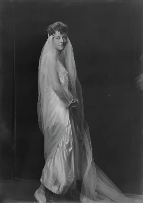 Framed Print : Mrs. W.S. Elliott, portrait photograph, 1918 Nov. 6. Creator: Arnold Genthe Framed Print : Mrs. W.S. Elliott, portrait photograph, 1918 Nov. 6. Creator: Arnold Genthe