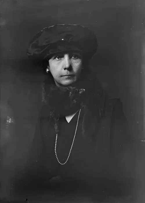 Framed Print : Mrs. W.S. Roundtree, portrait photograph, 1919 Oct. 23. Creator: Arnold Genthe Framed Print : Mrs. W.S. Roundtree, portrait photograph, 1919 Oct. 23. Creator: Arnold Genthe