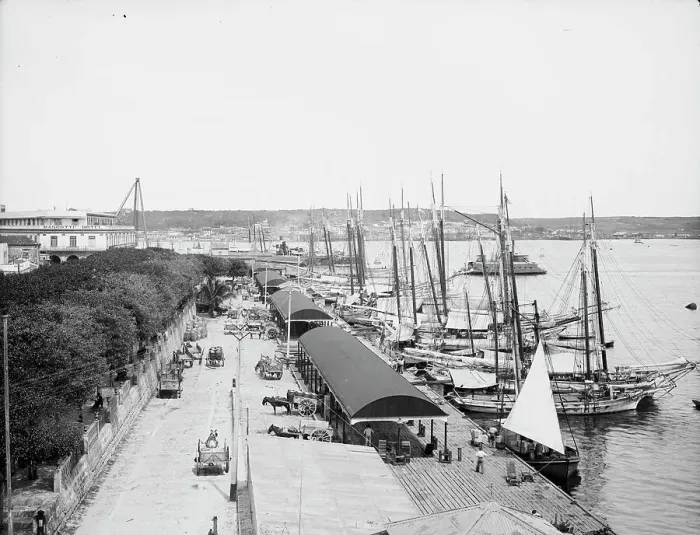 Framed Print : Muelle Paula, Havana, Cuba, c1904. Creator: Unknown. Muelle Paula, Havana, Cuba, c1904. Creator: Unknown Framed Print : Muelle Paula, Havana, Cuba, c1904. Creator: Unknown. Muelle Paula, Havana, Cuba, c1904. Creator: Unknown