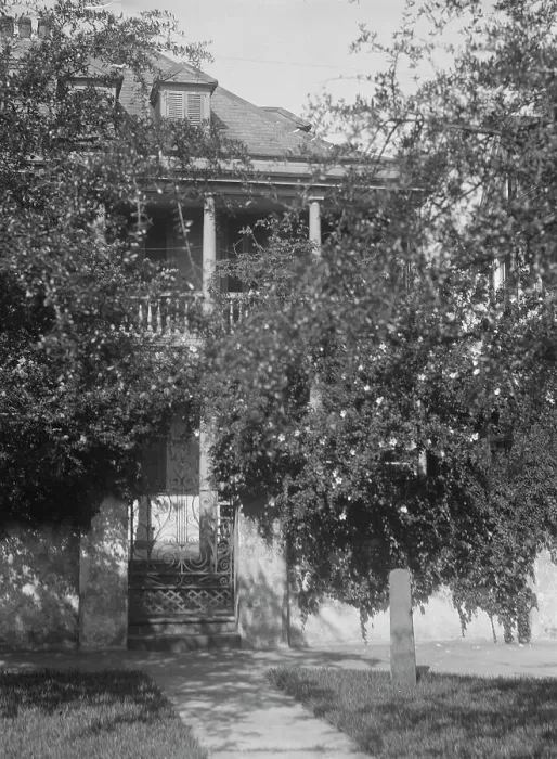 Framed Print : Multi-story house behind trees, [George Eveleigh House, 39 Church Street], Charleston... c1920-1926 Creator: Arnold Genthe