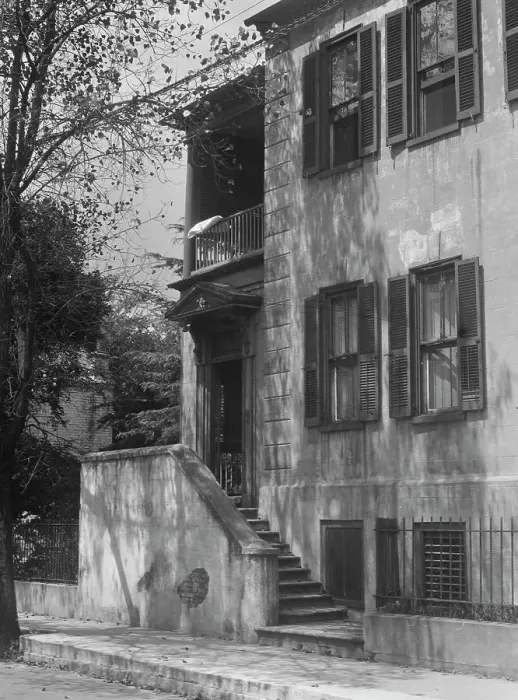 Framed Print : Multi-story house, [William Rhett house, 54 Hasell Street], Charleston, South Carolina, c1920-1926. Creator: Arnold Genthe