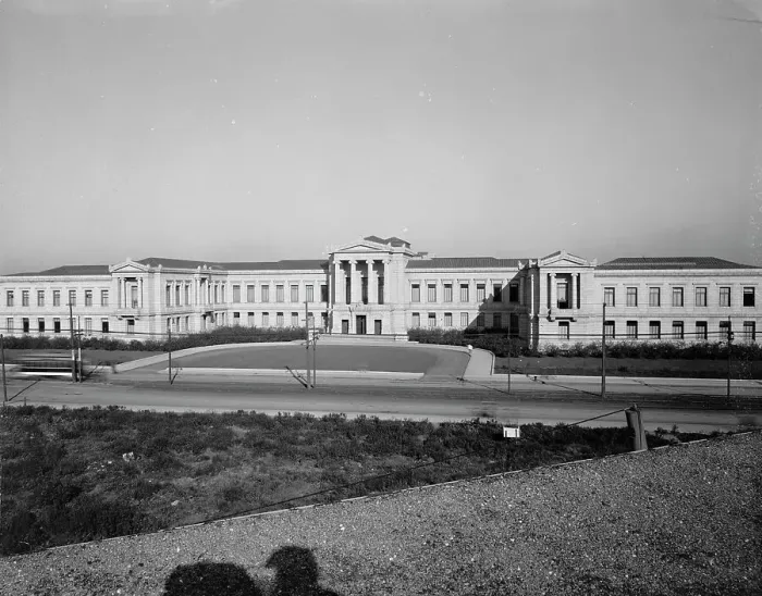 Framed Print : Museum of Fine Arts, Boston, Mass. c.between 1910 and 1920. Creator: Unknown Framed Print : Museum of Fine Arts, Boston, Mass. c.between 1910 and 1920. Creator: Unknown