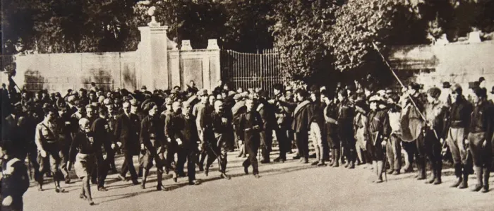 Framed Print : Mussolini leading a march through Rome, Italy, 1922 Framed Print : Mussolini leading a march through Rome, Italy, 1922
