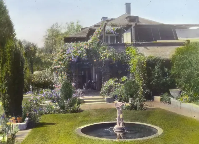 Framed Print : Myron Hunt house, 200 North Grand Avenue, Pasadena, California, 1917. Creator: Frances Benjamin Johnston Framed Print : Myron Hunt house, 200 North Grand Avenue, Pasadena, California, 1917. Creator: Frances Benjamin Johnston