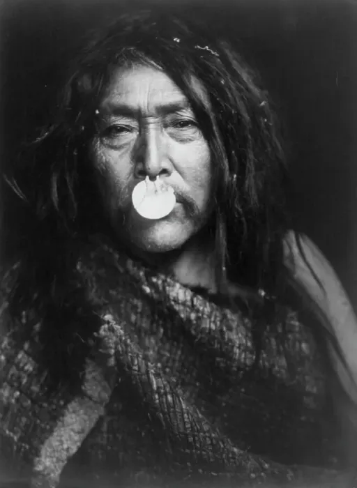 Framed Print : Naemahlpunkuma-Hahuamis, c1914. Creator: Edward Sheriff Curtis Framed Print : Naemahlpunkuma-Hahuamis, c1914. Creator: Edward Sheriff Curtis