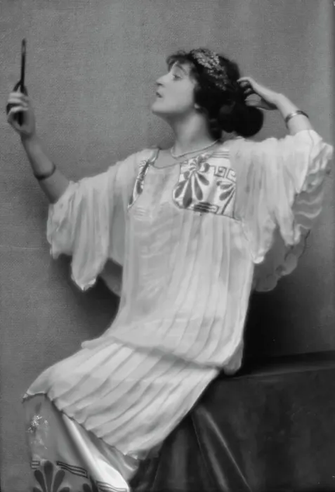 Framed Print : Namara-Toye, Mme. portrait photograph, 1912. Creator: Arnold Genthe Framed Print : Namara-Toye, Mme. portrait photograph, 1912. Creator: Arnold Genthe
