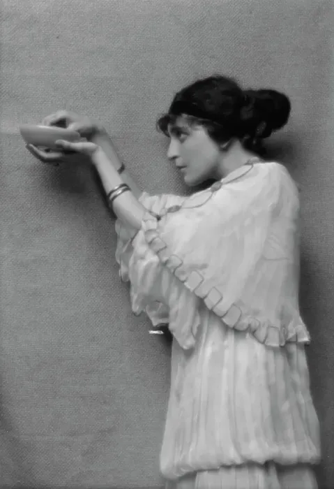 Framed Print : Namara-Toye, Mme. portrait photograph, 1912. Creator: Arnold Genthe Framed Print : Namara-Toye, Mme. portrait photograph, 1912. Creator: Arnold Genthe