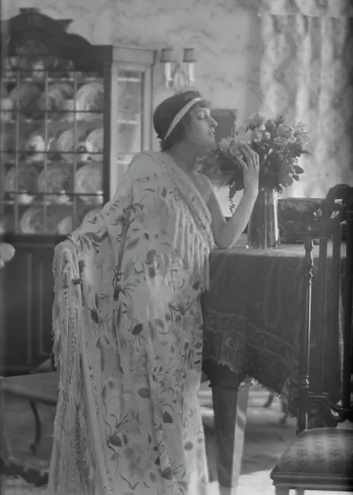 Framed Print : Namara-Toye, Mme. portrait photograph, 1912. Creator: Arnold Genthe Framed Print : Namara-Toye, Mme. portrait photograph, 1912. Creator: Arnold Genthe