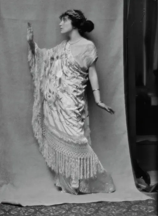Framed Print : Namara-Toye, Mme. portrait photograph, 1912. Creator: Arnold Genthe Framed Print : Namara-Toye, Mme. portrait photograph, 1912. Creator: Arnold Genthe