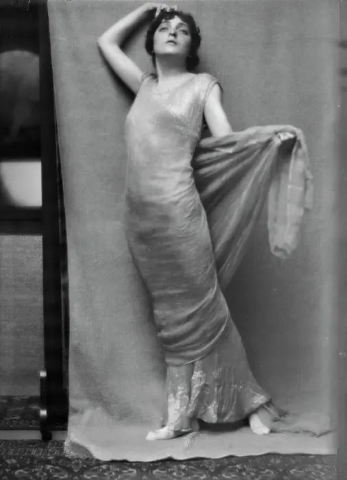 Framed Print : Namara-Toye, Mme. portrait photograph, 1912. Creator: Arnold Genthe Framed Print : Namara-Toye, Mme. portrait photograph, 1912. Creator: Arnold Genthe