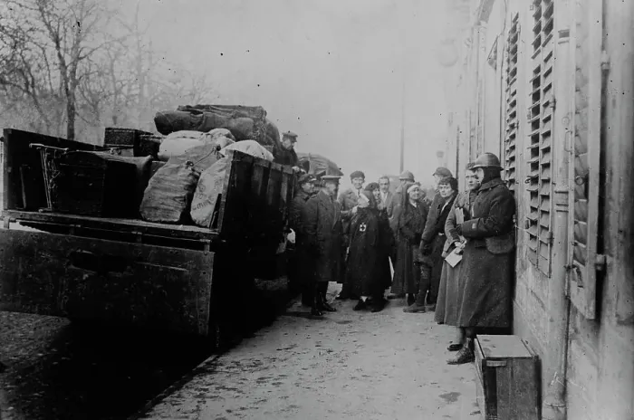Framed Print : Nancy, Americans loading a camion, between c1915 and c1920. Creator: Bain News Service Framed Print : Nancy, Americans loading a camion, between c1915 and c1920. Creator: Bain News Service