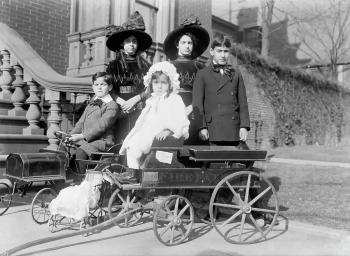 Framed Print : Naon Children, 1912. Creator: Harris & Ewing. Naon Children, 1912. Creator: Harris & Ewing Framed Print : Naon Children, 1912. Creator: Harris & Ewing. Naon Children, 1912. Creator: Harris & Ewing