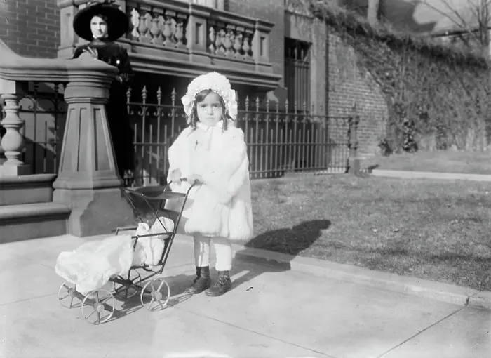 Framed Print : Naon Children, 1912. Creator: Harris & Ewing. Naon Children, 1912. Creator: Harris & Ewing Framed Print : Naon Children, 1912. Creator: Harris & Ewing. Naon Children, 1912. Creator: Harris & Ewing