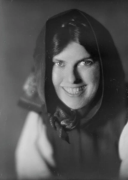 Nash, Florence, Miss, portrait photograph, 1917 Oct. 9. Creator: Arnold Genthe