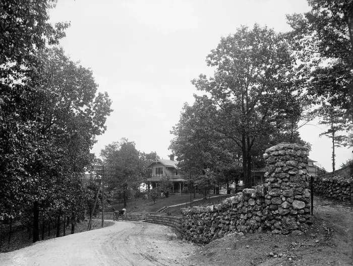 Framed Print : National Boulevard, Missionary Ridge, Tenn. c1907. Creator: Unknown Framed Print : National Boulevard, Missionary Ridge, Tenn. c1907. Creator: Unknown