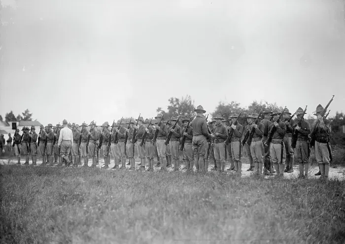 Framed Print : National Guard of D.C. - Drill, 1915. Creator: Harris & Ewing. National Guard of D.C. - Drill, 1915. Creator: Harris & Ewing Framed Print : National Guard of D.C. - Drill, 1915. Creator: Harris & Ewing. National Guard of D.C. - Drill, 1915. Creator: Harris & Ewing