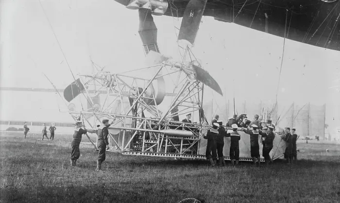 Framed Print : Naval Airship, Parseval, between c1910 and c1915. Creator: Bain News Service Framed Print : Naval Airship, Parseval, between c1910 and c1915. Creator: Bain News Service