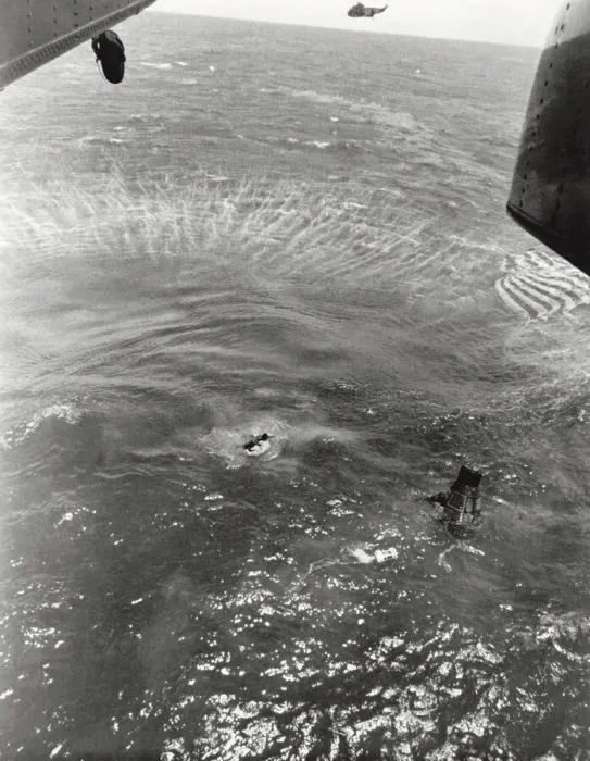 Framed Print : Navy frogmen swim to spacecraft to begin retrieval, Pacific Ocean, 1963. Creator: NASA Framed Print : Navy frogmen swim to spacecraft to begin retrieval, Pacific Ocean, 1963. Creator: NASA