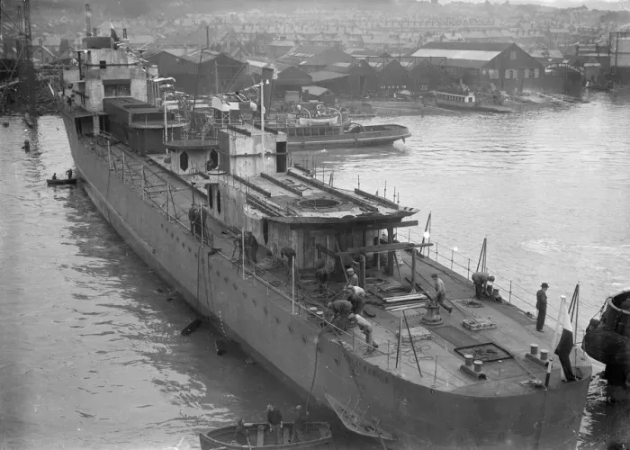 Framed Print : Navy ship under construction, 28th July 1937. Creator: Kirk & Sons of Cowes Framed Print : Navy ship under construction, 28th July 1937. Creator: Kirk & Sons of Cowes
