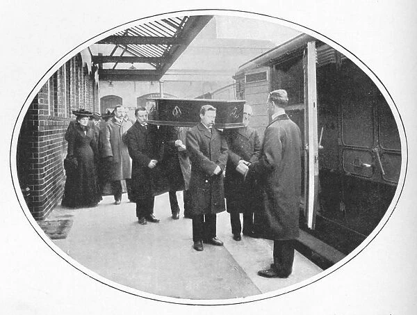 At the Necropolis Companys station, Westminster Bridge Road, London, c1900 (1903)