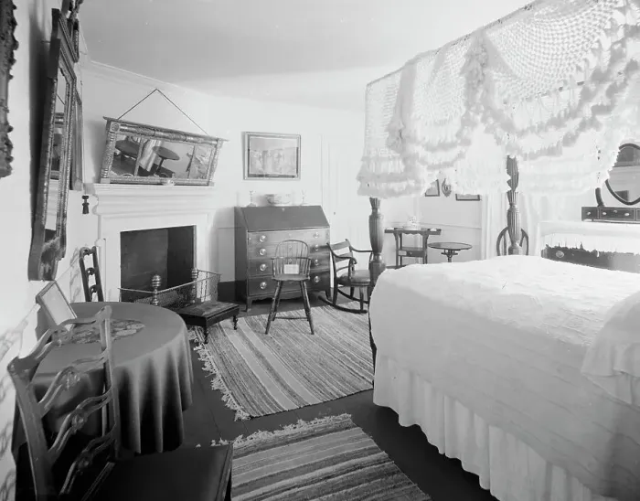 Framed Print : Nellie [i.e. Nelly] Custis's room at Mt. Vernon, c.between 1910 and 1920. Creator: Unknown