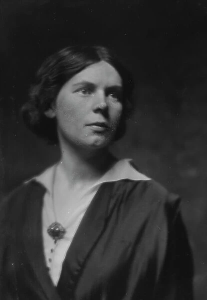 Nelson, Mrs. portrait photograph, 1915 Oct. 11. Creator: Arnold Genthe