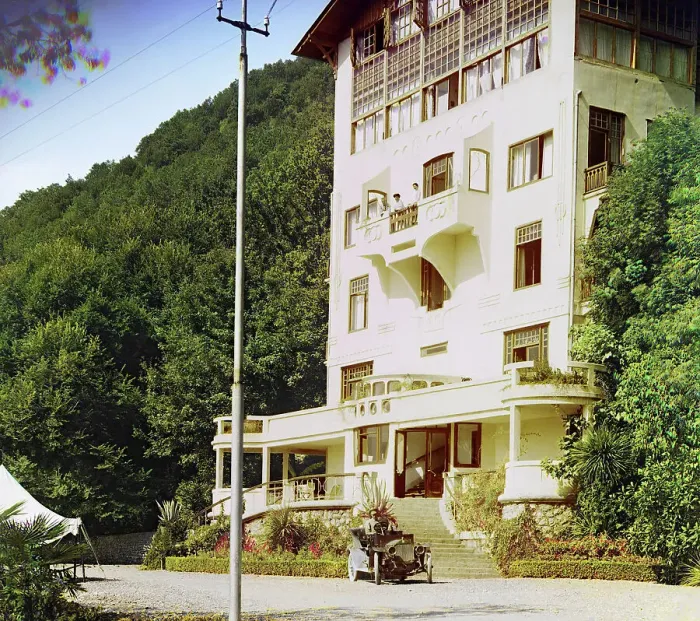 Framed Print : New inn, Gagra, between 1905 and 1915. Creator: Sergey Mikhaylovich Prokudin-Gorsky Framed Print : New inn, Gagra, between 1905 and 1915. Creator: Sergey Mikhaylovich Prokudin-Gorsky