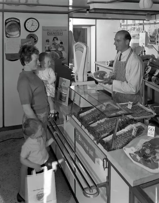 Framed Print : The new metric system of buying food, Stocksbridge, near Sheffield, South Yorkshire, 1966 Framed Print : The new metric system of buying food, Stocksbridge, near Sheffield, South Yorkshire, 1966