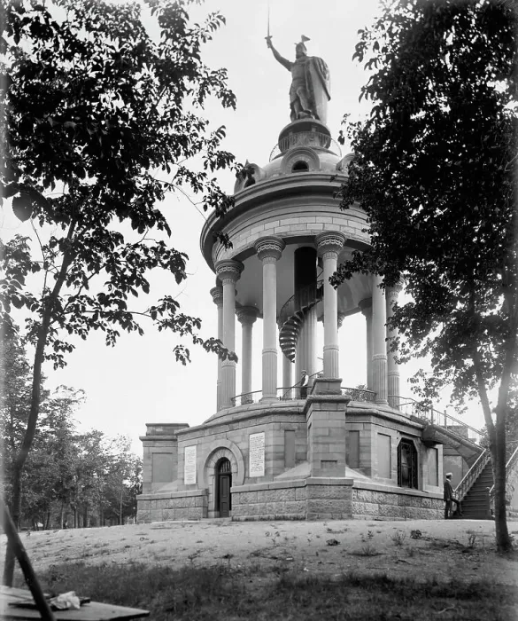 Framed Print : New Ulm, Minn. Herrman Monument, between 1880 and 1899. Creator: Unknown Framed Print : New Ulm, Minn. Herrman Monument, between 1880 and 1899. Creator: Unknown