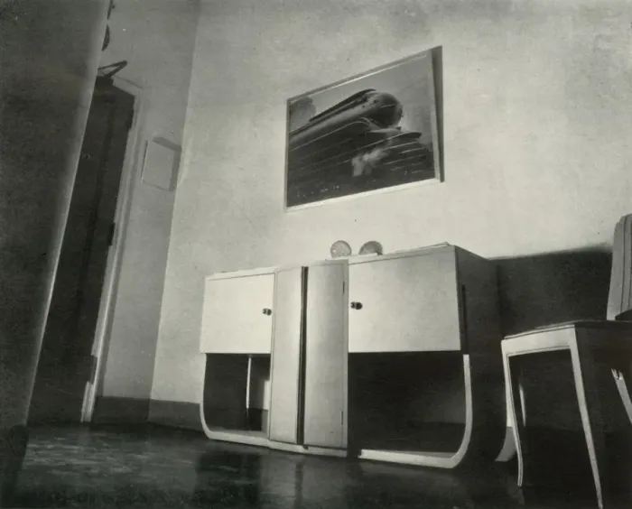 Framed Print : New York pent-house of Raymond Loewy, designed by himself - Entrance lobby, 1937 Framed Print : New York pent-house of Raymond Loewy, designed by himself - Entrance lobby, 1937