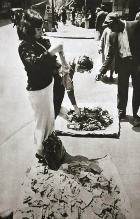 Framed Print : New York street trader selling stockings, USA, c1920s-c1930s Framed Print : New York street trader selling stockings, USA, c1920s-c1930s
