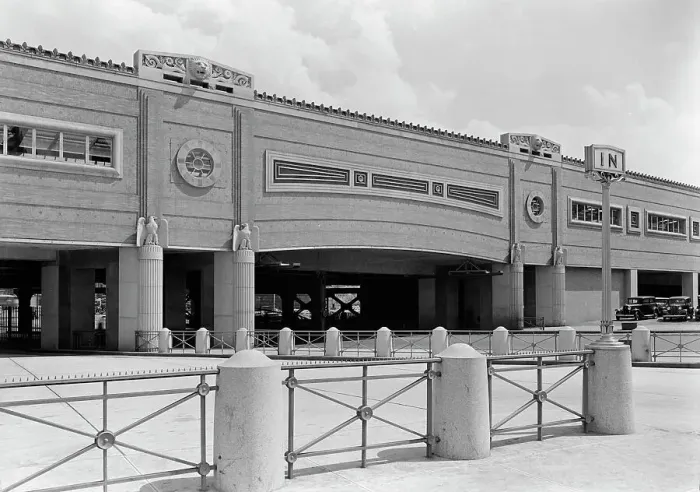 Framed Print : Newark passenger station, Pennsylvania Railroad, 1935. Creator: Gottscho-Schleisner, Inc Framed Print : Newark passenger station, Pennsylvania Railroad, 1935. Creator: Gottscho-Schleisner, Inc