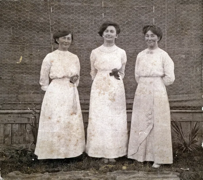 Framed Print : Newland sisters, Grace, Ethel and Nell. Ethel in the centre, c1900s. Creator: Unknown Framed Print : Newland sisters, Grace, Ethel and Nell. Ethel in the centre, c1900s. Creator: Unknown