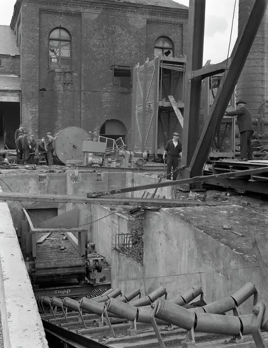 Framed Print : Newly installed conveyor sytem at Hickleton Main pit, Thurnscoe, South Yorkshire, 1961 Framed Print : Newly installed conveyor sytem at Hickleton Main pit, Thurnscoe, South Yorkshire, 1961