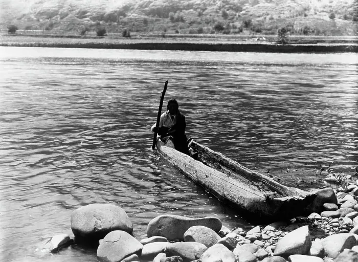 Framed Print : Nez Percé canoe, c1910. Creator: Edward Sheriff Curtis Framed Print : Nez Percé canoe, c1910. Creator: Edward Sheriff Curtis
