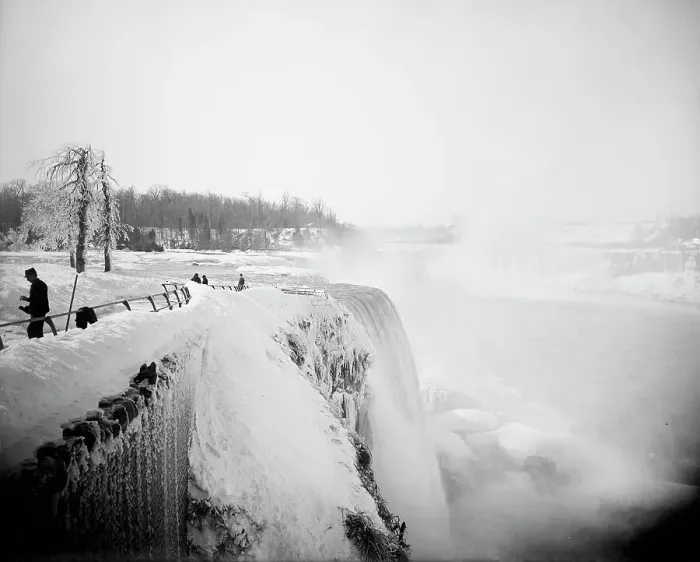 Framed Print : Niagara Falls, between 1880 and 1901. Creator: Unknown Framed Print : Niagara Falls, between 1880 and 1901. Creator: Unknown