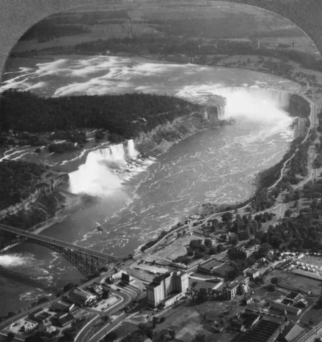 Framed Print : Niagara Falls, USA, c1900s Framed Print : Niagara Falls, USA, c1900s