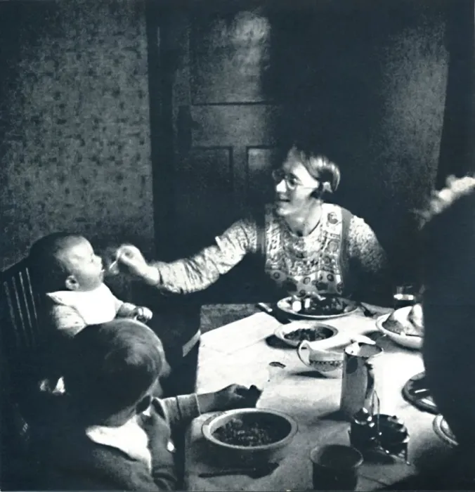 Framed Print : A nice hot dinner, 1941. Artist: Cecil Beaton Framed Print : A nice hot dinner, 1941. Artist: Cecil Beaton