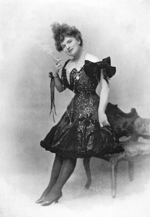 Framed Print : Nina Martino, Italian actress, 1902-1903. Artist: Reinhold Thiele Framed Print : Nina Martino, Italian actress, 1902-1903. Artist: Reinhold Thiele