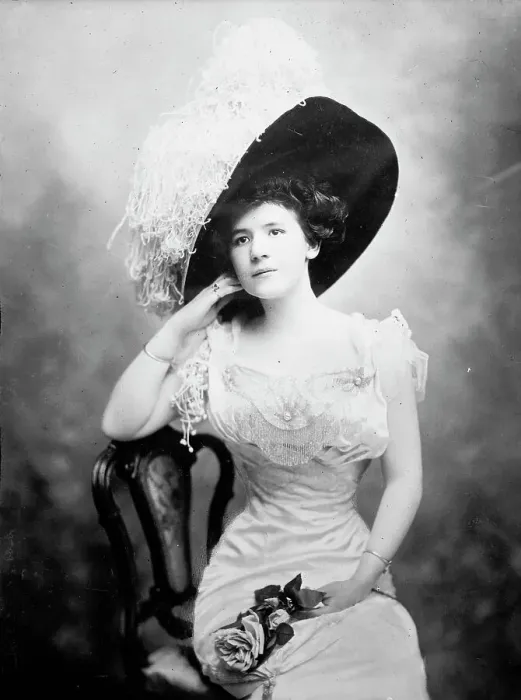 Framed Print : Nina Napier, 1913. Creator: Bain News Service Framed Print : Nina Napier, 1913. Creator: Bain News Service