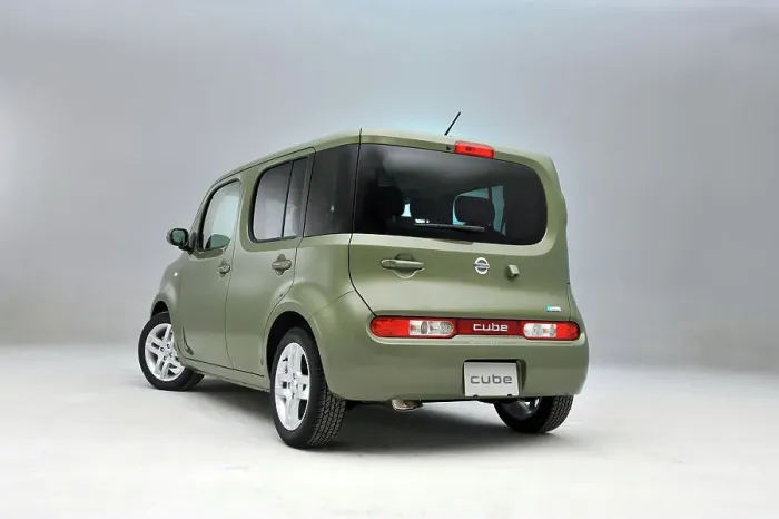 Framed Print : Nissan Cube 2008. Artist: Simon Clay Framed Print : Nissan Cube 2008. Artist: Simon Clay