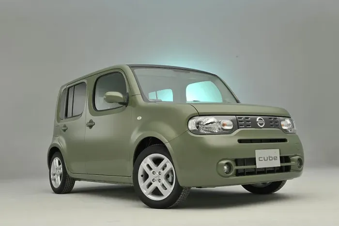 Framed Print : Nissan Cube 2008. Artist: Simon Clay Framed Print : Nissan Cube 2008. Artist: Simon Clay