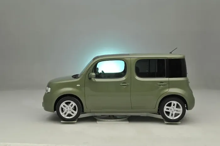 Framed Print : Nissan Cube 2008. Artist: Simon Clay Framed Print : Nissan Cube 2008. Artist: Simon Clay