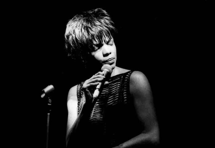 Framed Print : Nnenna Freelon, Ronnie Scotts, Soho, London, July 2000. Artist: Brian O Connor Framed Print : Nnenna Freelon, Ronnie Scotts, Soho, London, July 2000. Artist: Brian O Connor