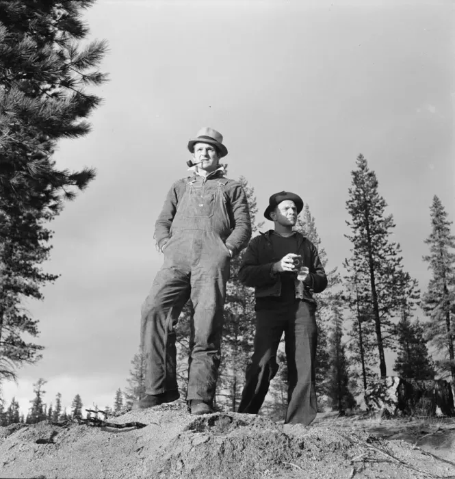Framed Print : Non-farm migrants from Mississippi, came west in 1935, Gilchrist, Oregon, 1939. Creator: Dorothea Lange Framed Print : Non-farm migrants from Mississippi, came west in 1935, Gilchrist, Oregon, 1939. Creator: Dorothea Lange