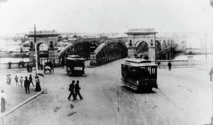 Framed Print : North Quay, second Victoria Bridge, c1897. Creator: Unknown Framed Print : North Quay, second Victoria Bridge, c1897. Creator: Unknown