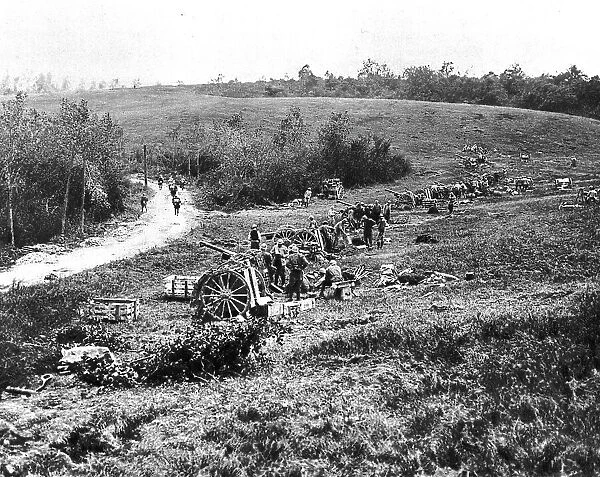 Notre Artillerie dans les lignes Allemandes; un groupe francais de 75 en batterie, le soir... 1918 Creator: Unknown