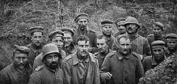 Notre attaque du 16 avril 1917; Prisonniers dans un boyau, au Godat, a l'Ouest de Reims... 1917. Creator: Unknown