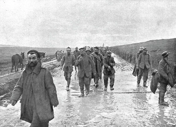 Notre offensive du 15 decembre 1916; Le 15 decembre, a trois heures du soir: un convoi de 300 allem Creator: Unknown